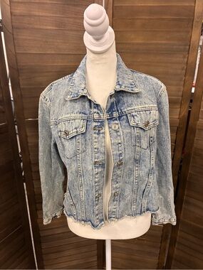 Women's Light Blue Acid Wash Denim Jacket with Distressed Hem